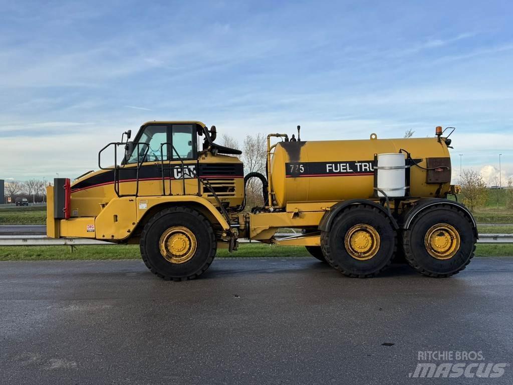 CAT 725 Fuel truck Kamioni cisterne
