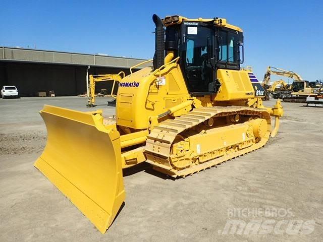 Komatsu D61EX-24 Buldožeri guseničari