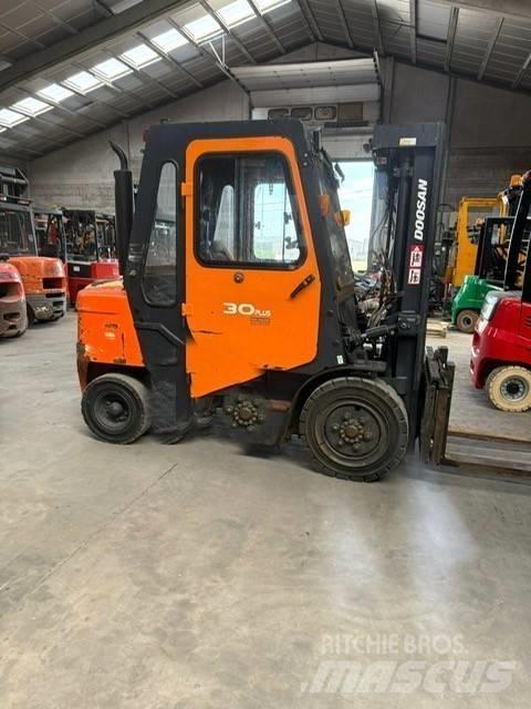 Doosan FD30 Dizelski viljuškari
