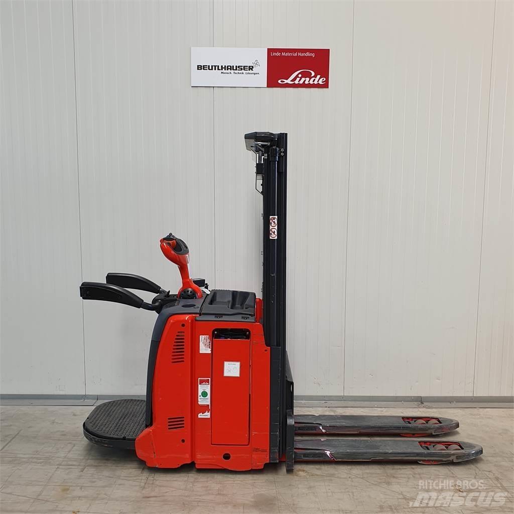 Linde D12AP Ručni električni viljuškar