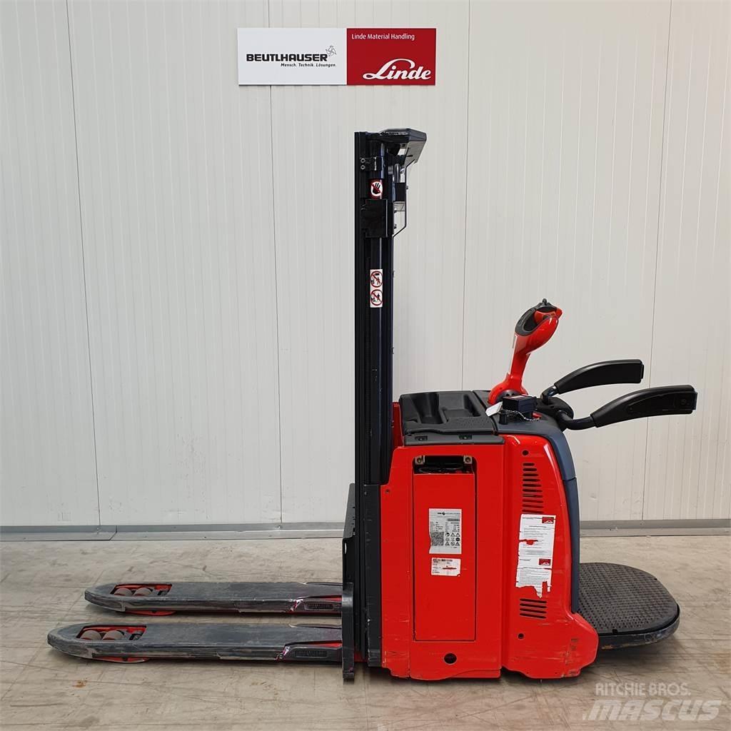 Linde D12AP Ručni električni viljuškar
