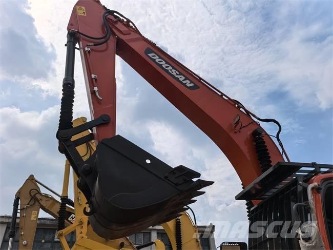 Doosan DX 225 LC Bageri guseničari