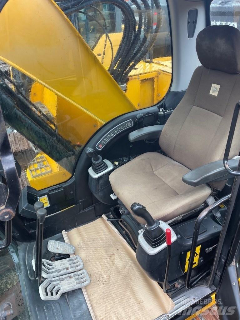 JCB JZ140LC Bageri guseničari