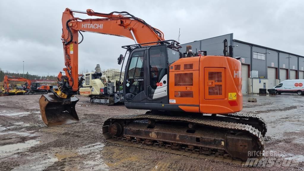Hitachi ZX225USLC-6 Bageri guseničari