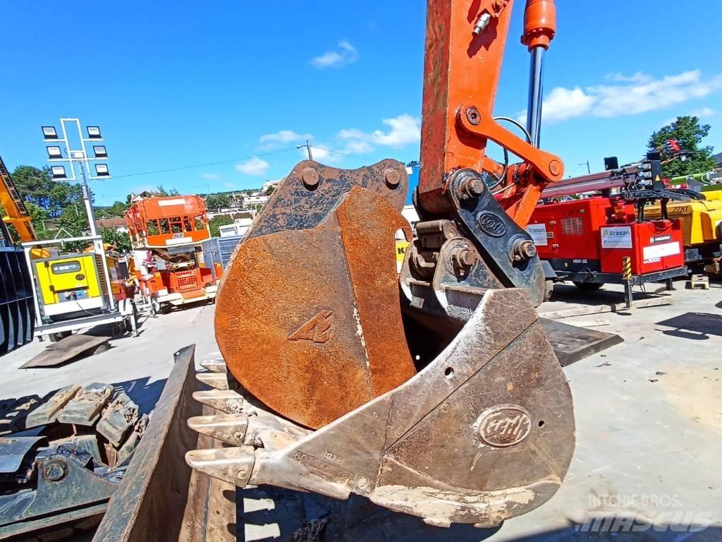 Hitachi ZX 135 US-6 Bageri guseničari