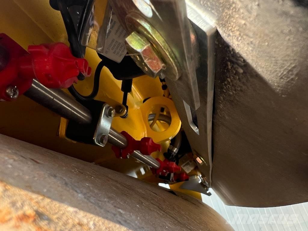 Bomag BW100 AD-5 Valjci sa duplim bubnjem