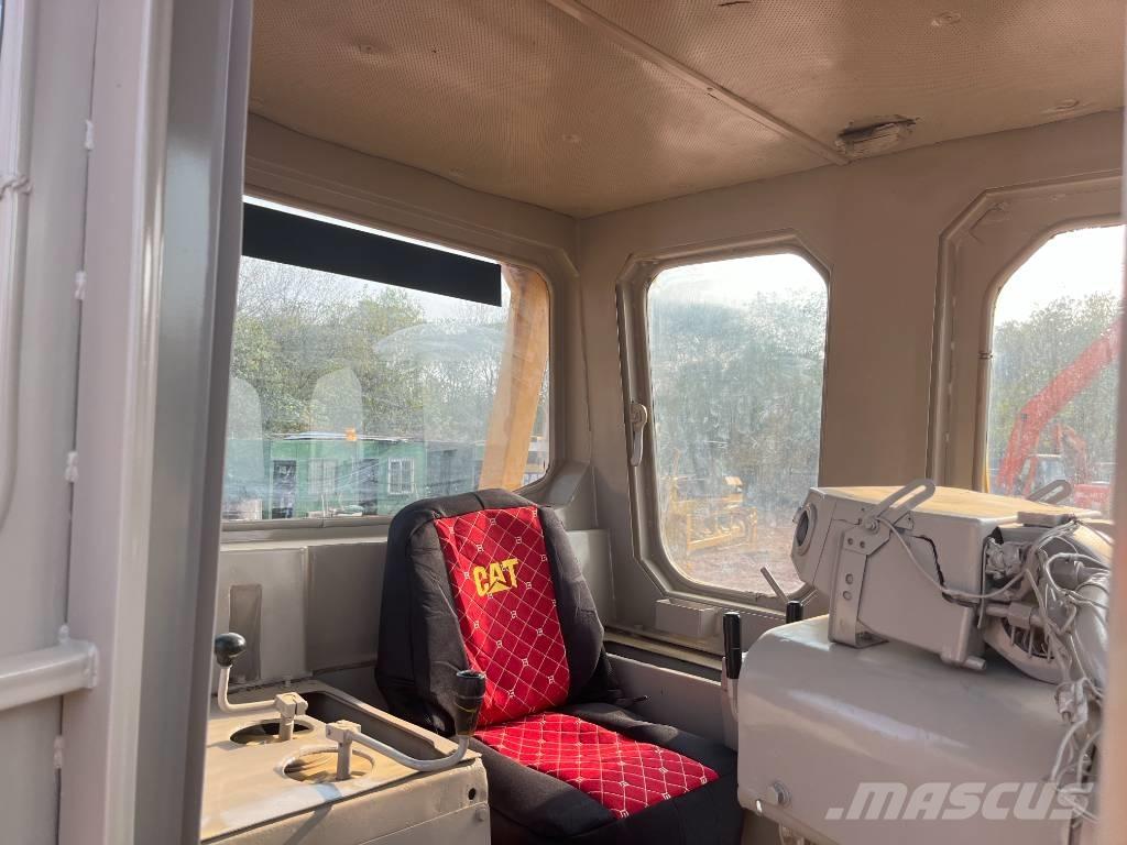 CAT D7G Buldožeri guseničari