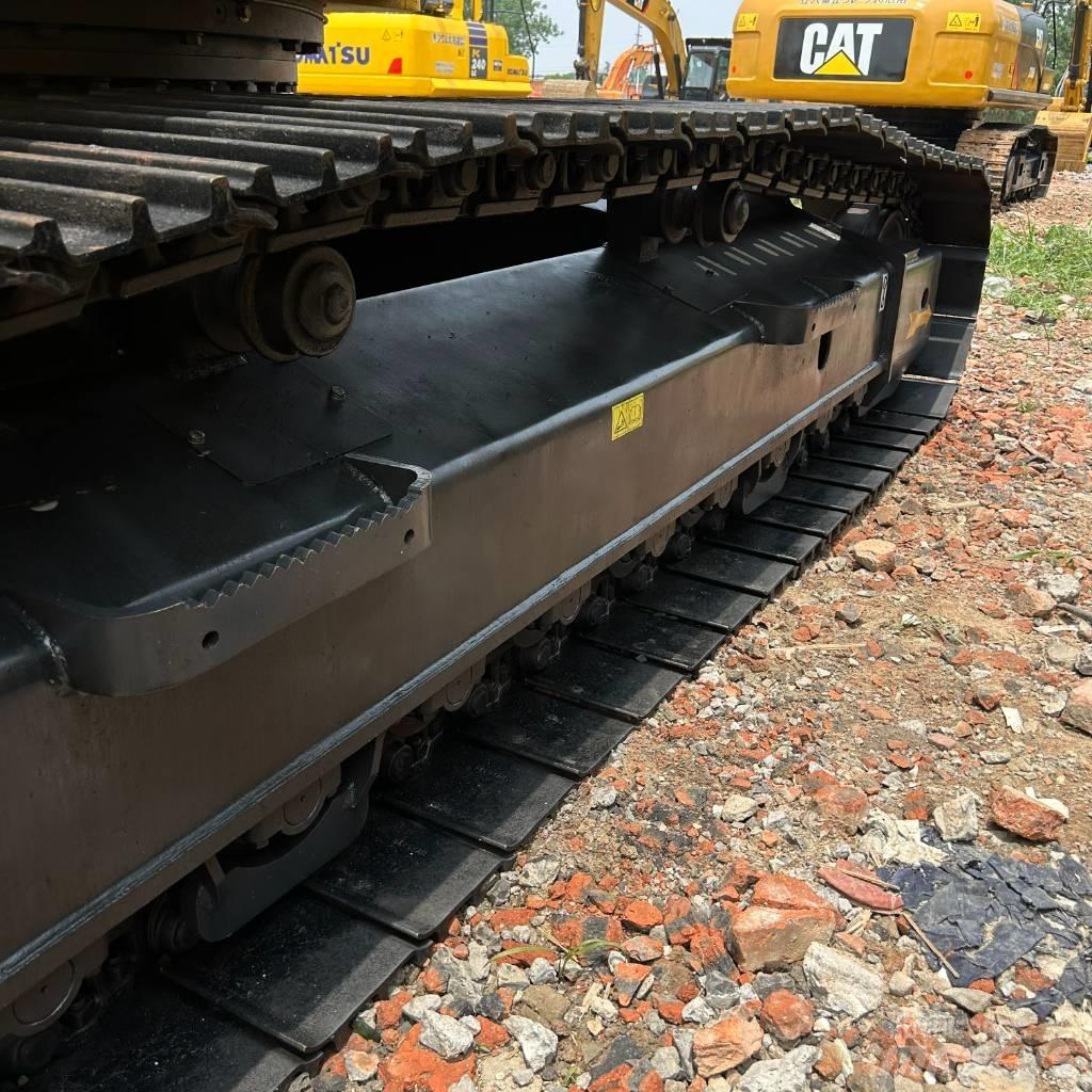 Komatsu 240-8 Bageri guseničari
