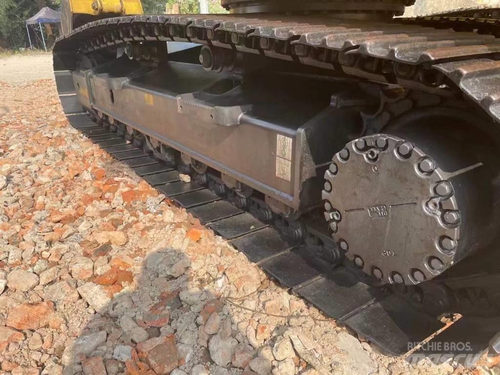 Komatsu PC200 Bageri guseničari