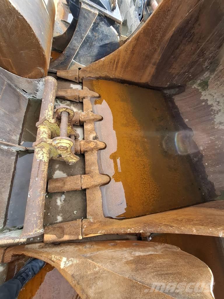 Komatsu PC 700 LC-11 Bageri guseničari