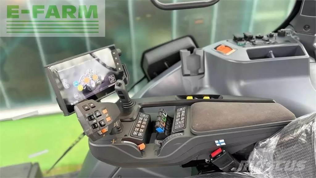 Valtra q 285 Traktori