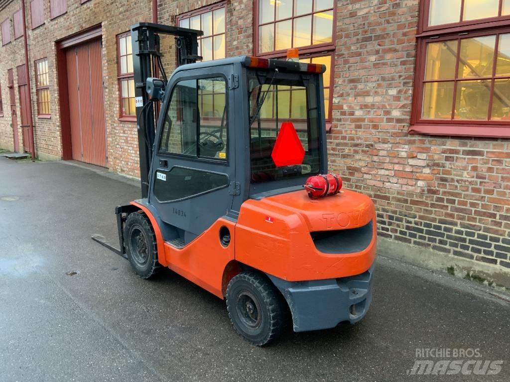 Toyota 02-8 FD F 30 Dizelski viljuškari