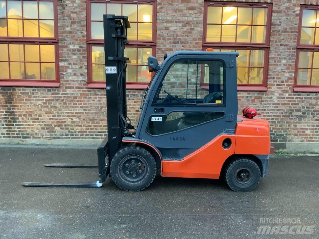 Toyota 02-8 FD F 30 Dizelski viljuškari