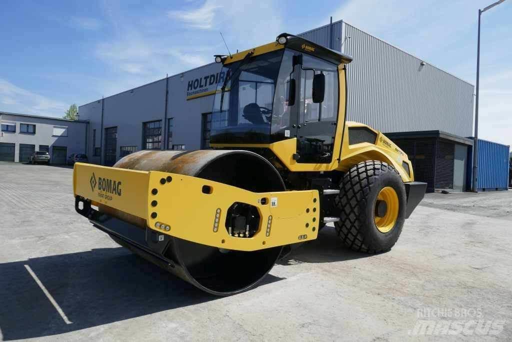 Bomag BW 213 D-5 Nabijači zemlje