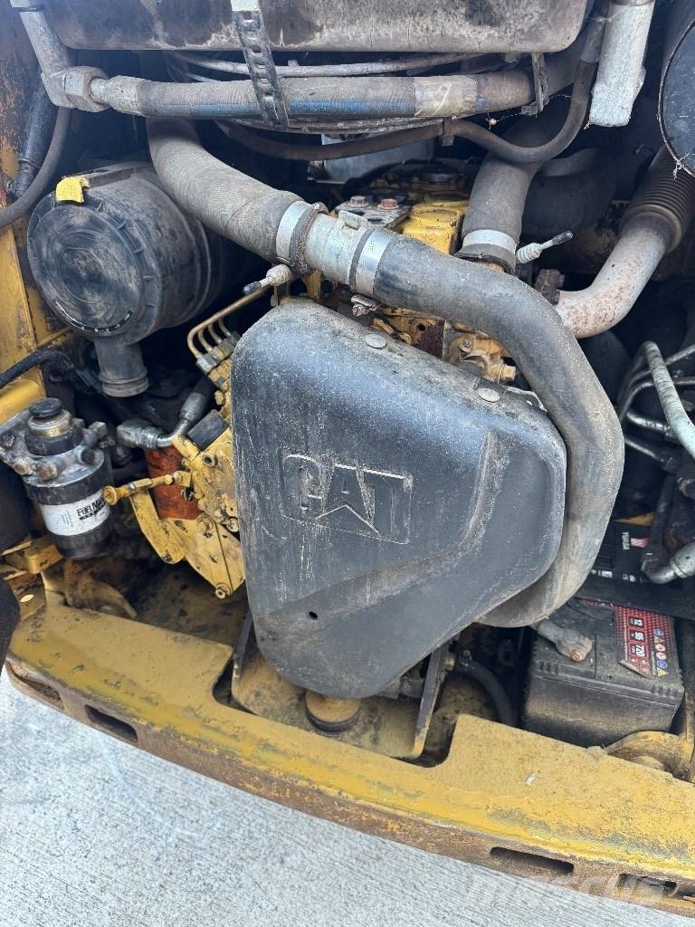 CAT 216 B 3 Skid steer mini utovarivači