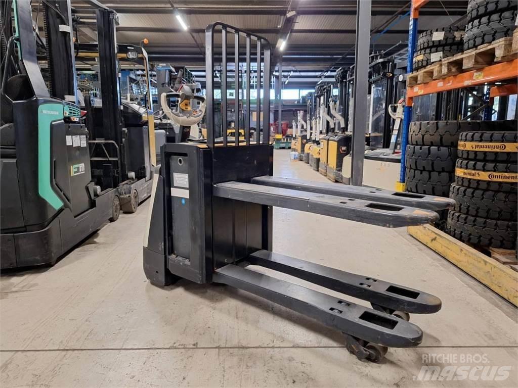 Crown WP3080 Ručni električni viljuškar