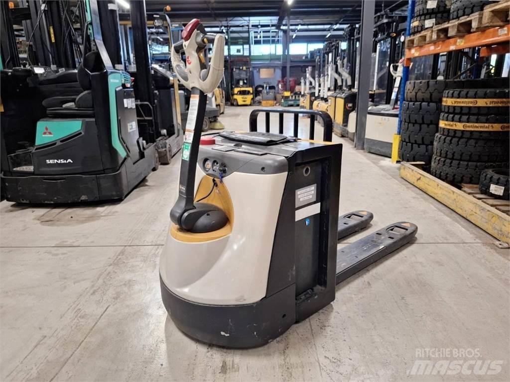 Crown WP3080 Ručni električni viljuškar