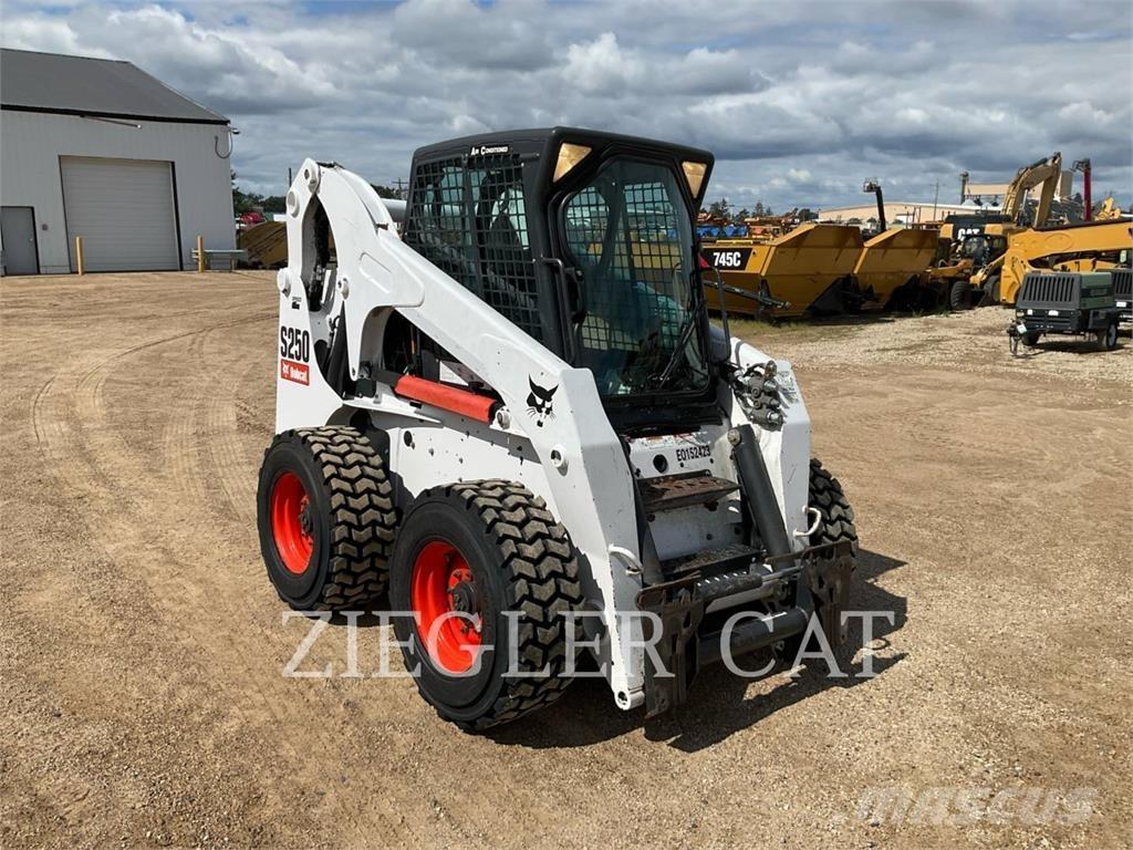 Bobcat S250 Skid steer mini utovarivači