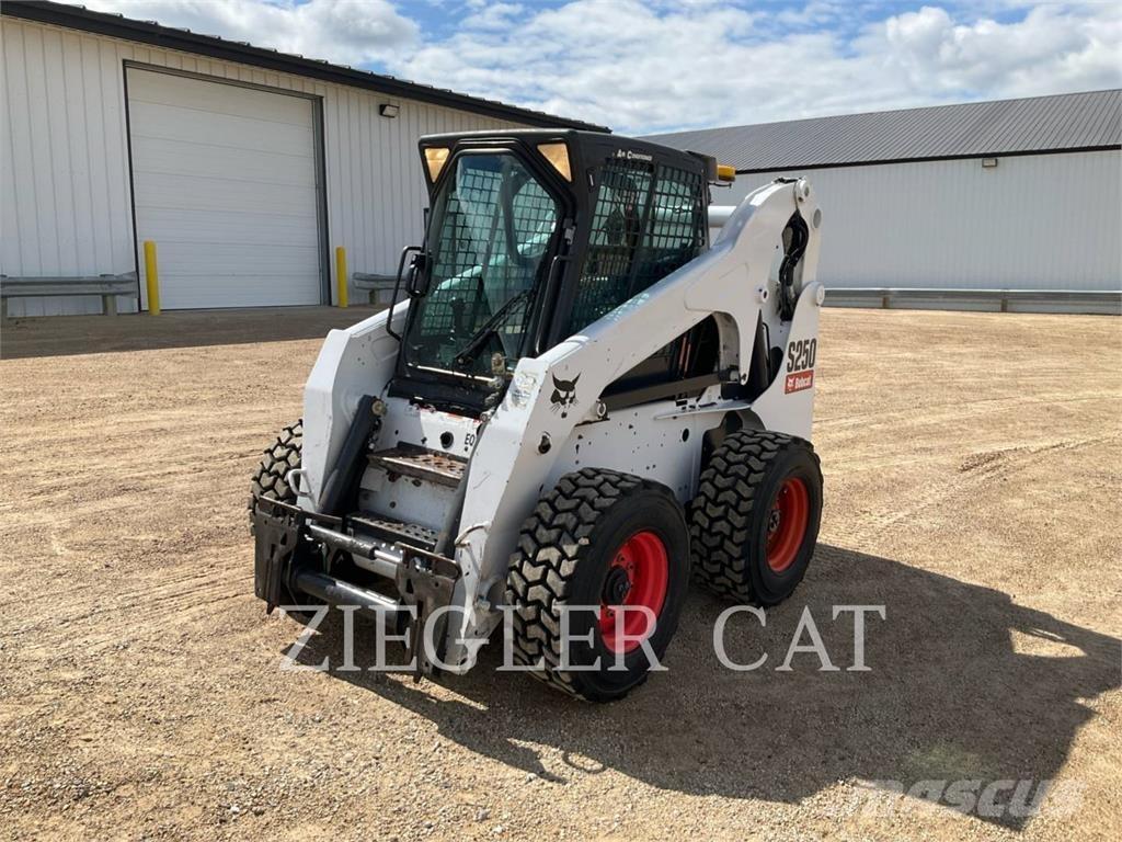 Bobcat S250 Skid steer mini utovarivači