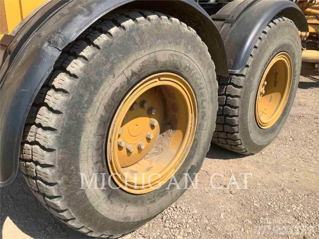 CAT 140M2 AWD Grejderi