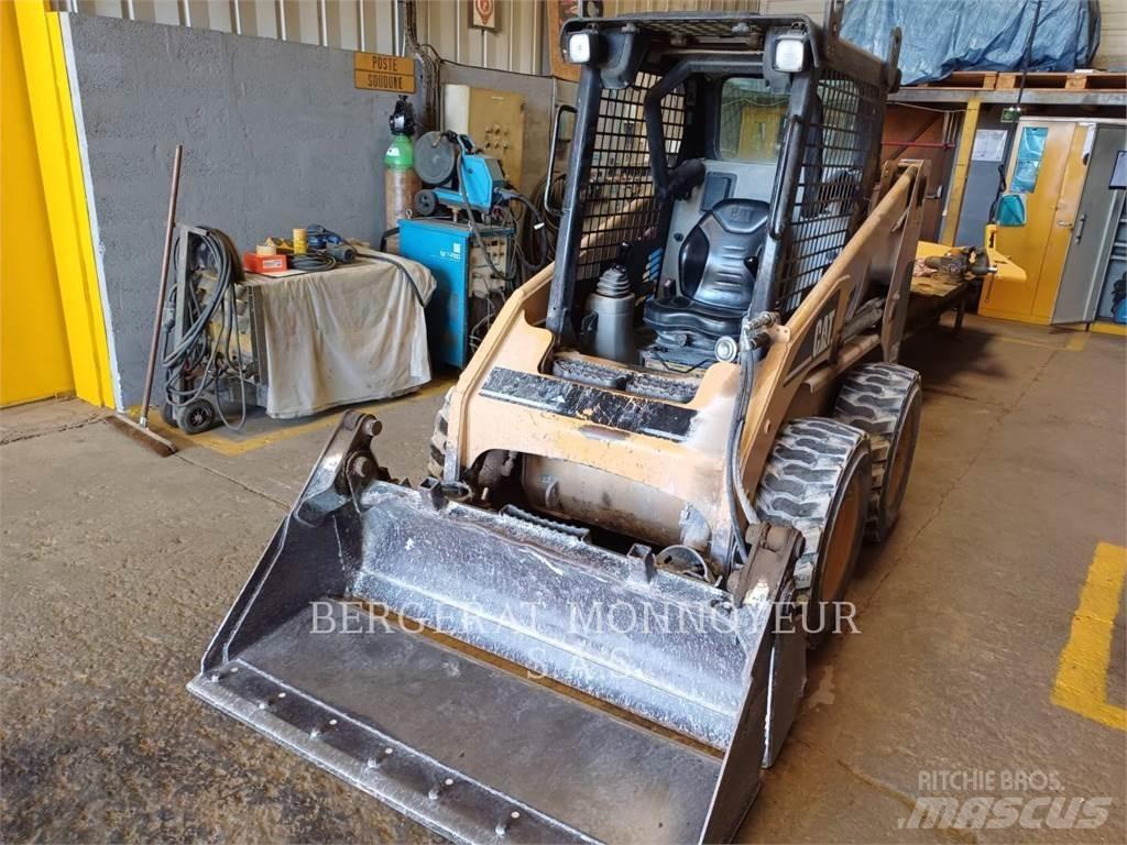 CAT 226 Skid steer mini utovarivači