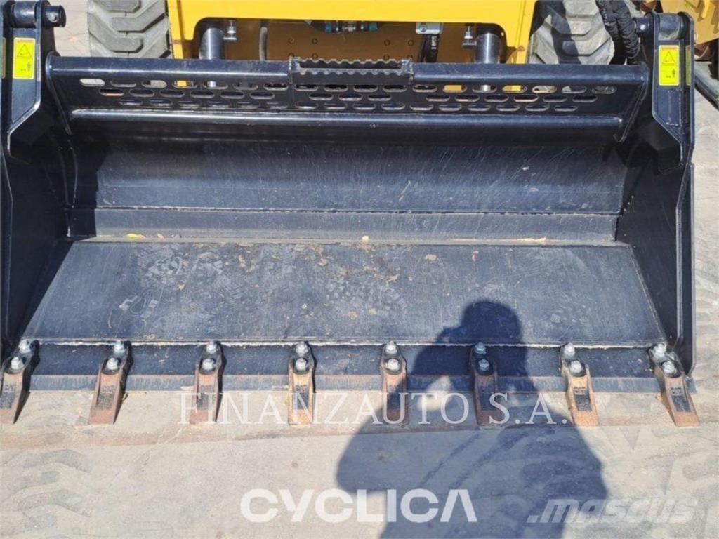 CAT 232D3 Skid steer mini utovarivači