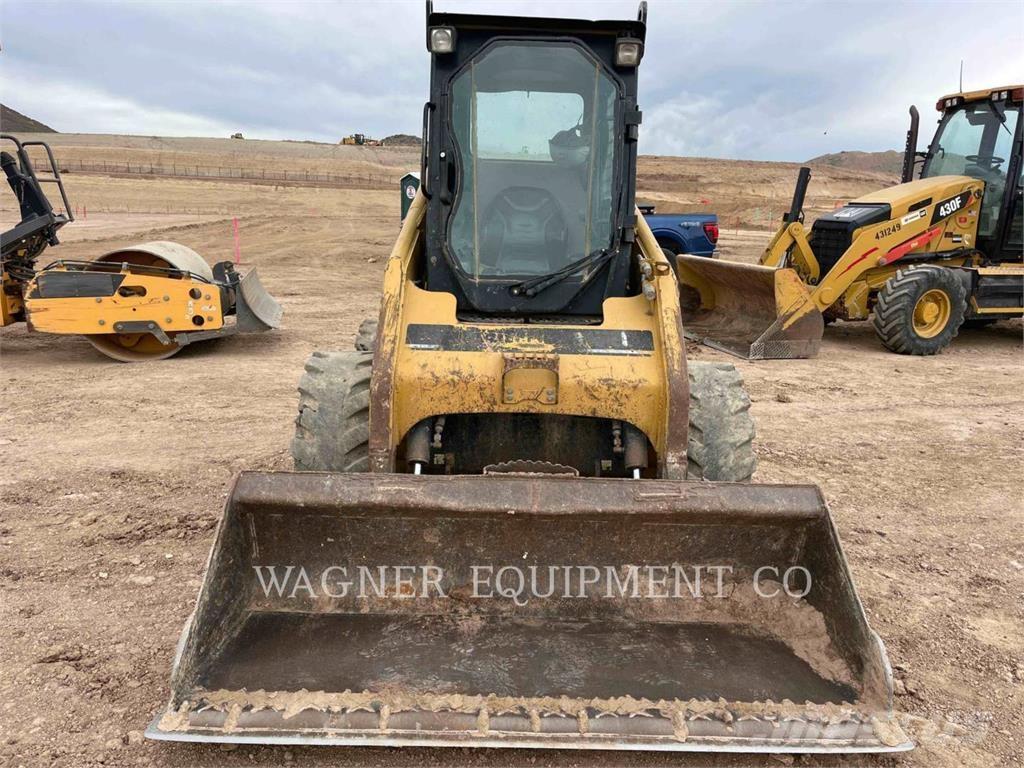 CAT 236B Skid steer mini utovarivači