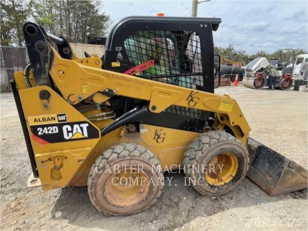 CAT 242D Skid steer mini utovarivači