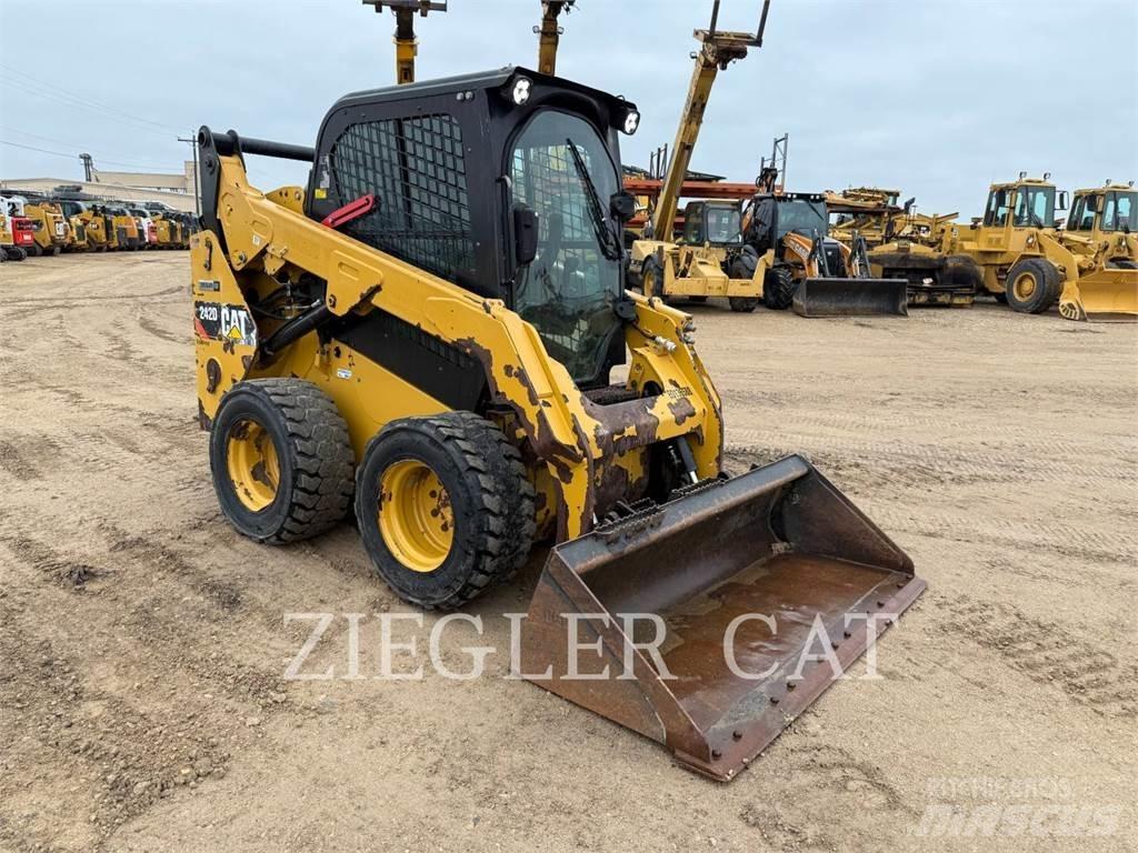 CAT 242D Skid steer mini utovarivači