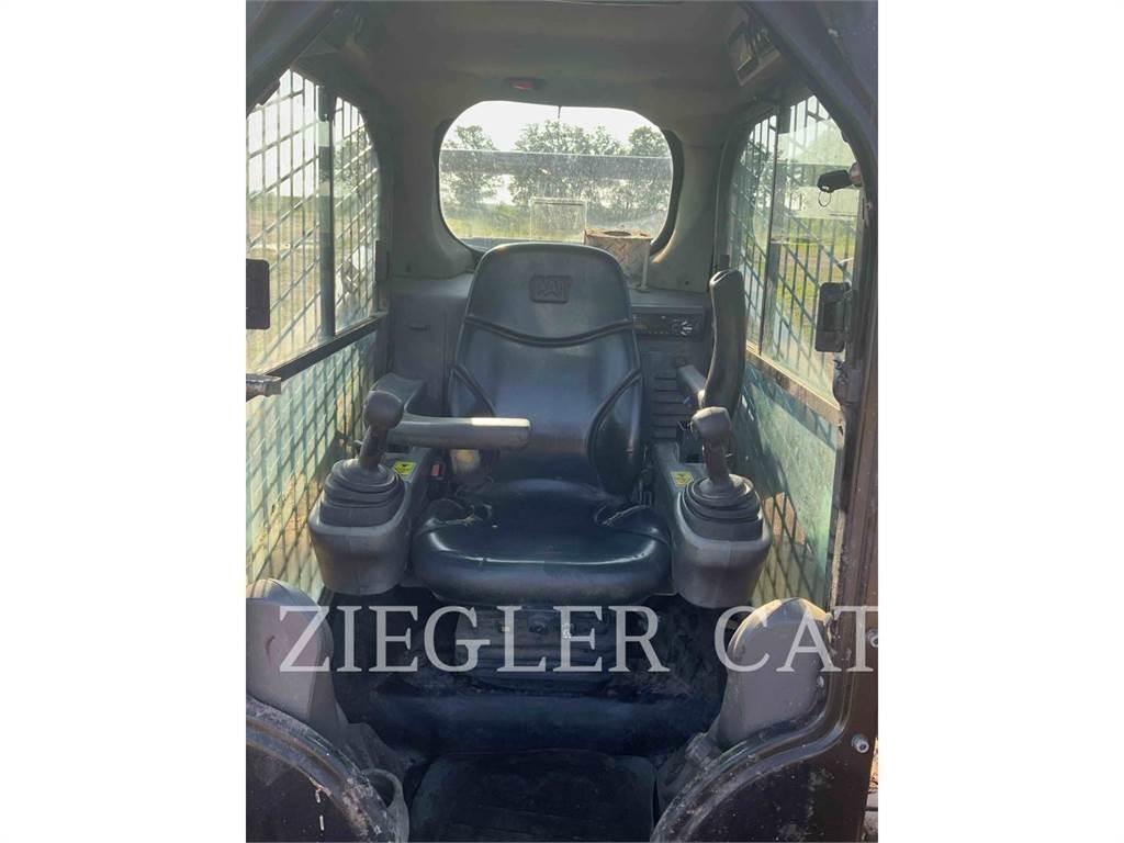CAT 242D Skid steer mini utovarivači