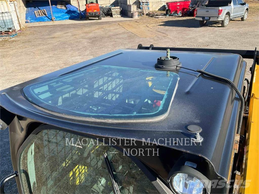 CAT 242D Skid steer mini utovarivači