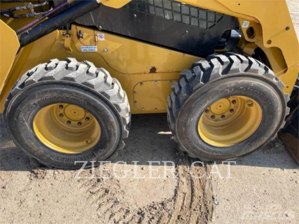 CAT 242D3 Skid steer mini utovarivači