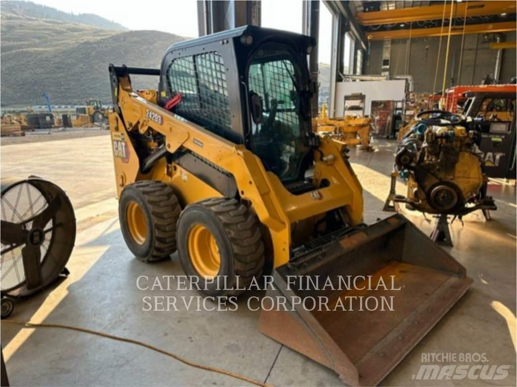 CAT 242D3 Skid steer mini utovarivači