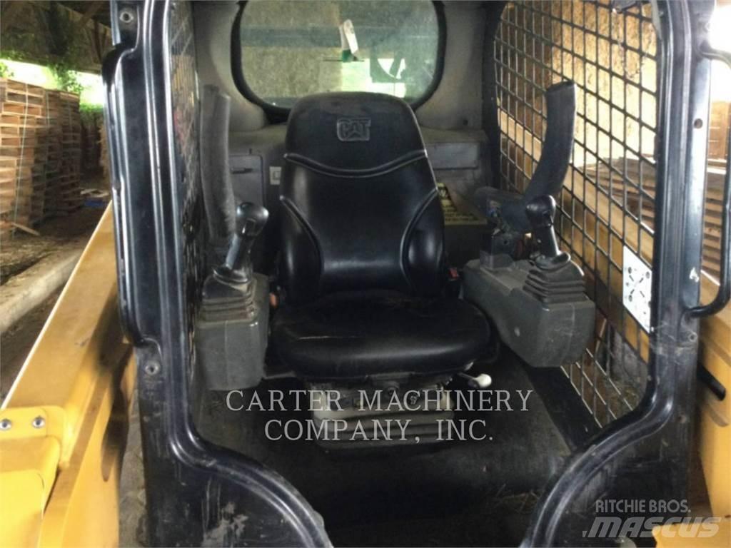 CAT 242D3 Skid steer mini utovarivači