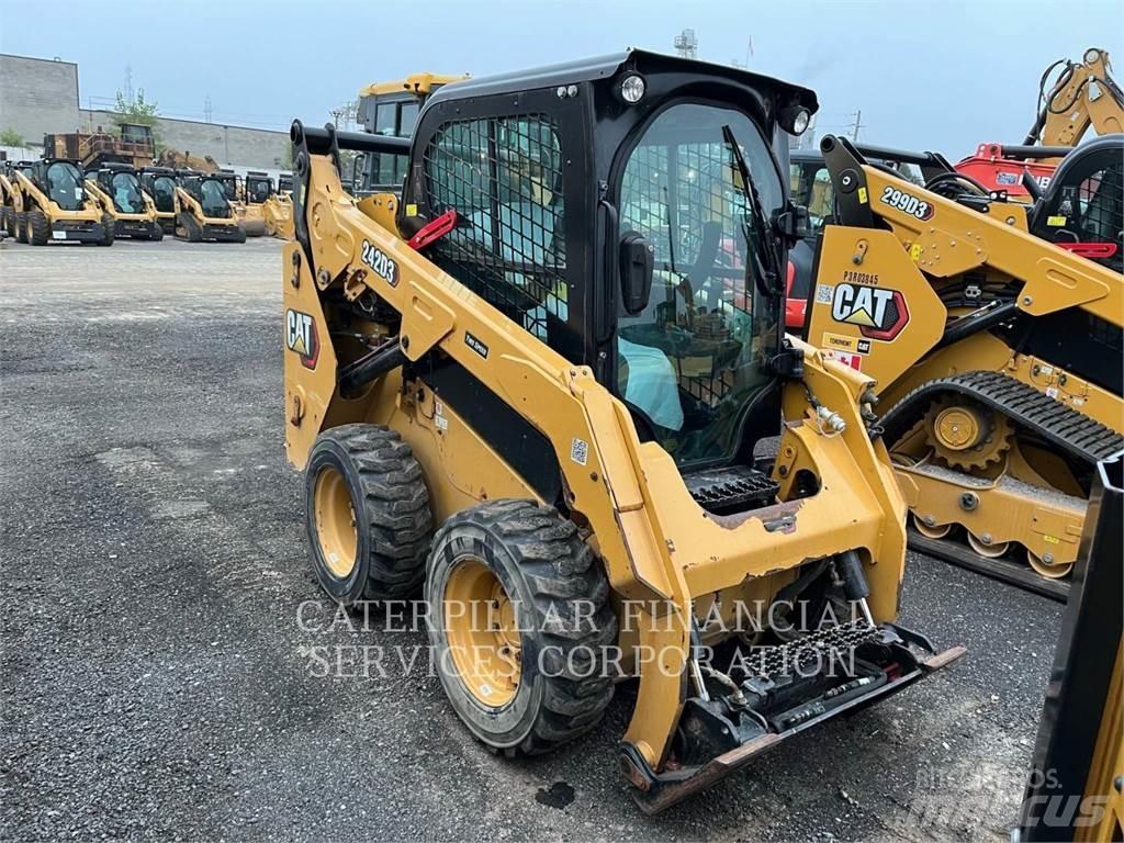 CAT 242D3 Skid steer mini utovarivači