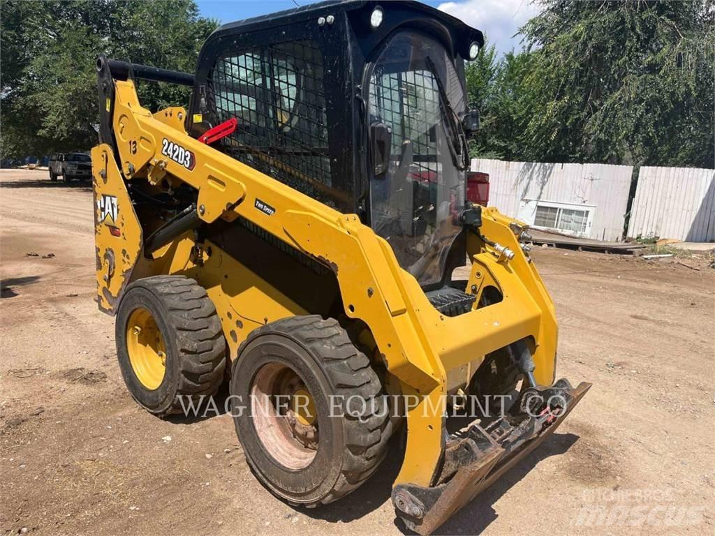 CAT 242D3 Skid steer mini utovarivači