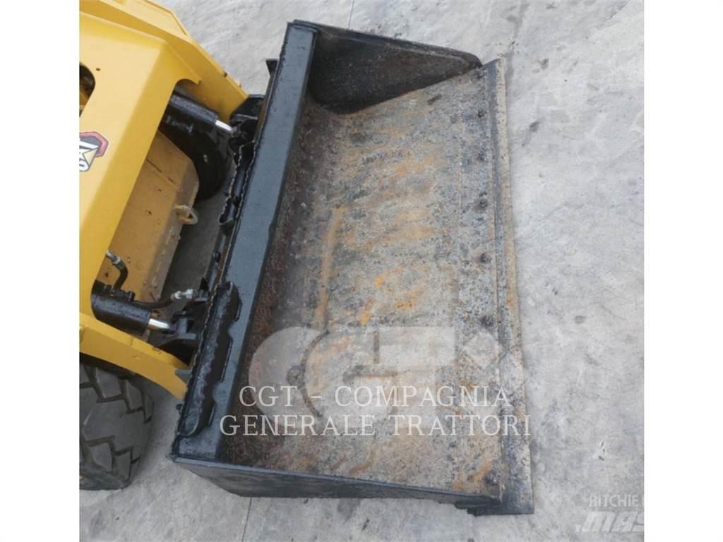 CAT 242D3 Skid steer mini utovarivači