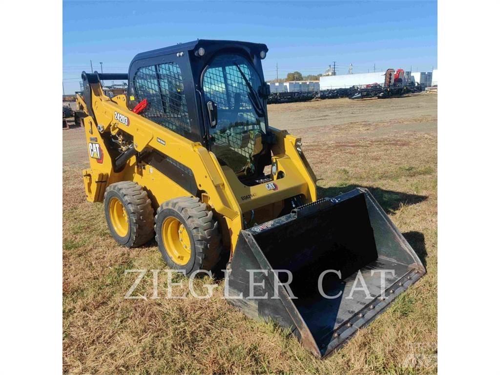CAT 242D3 Skid steer mini utovarivači