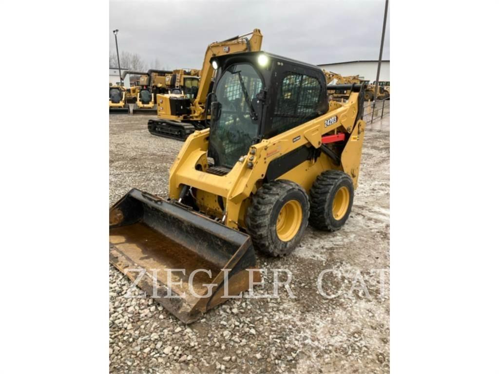 CAT 242D3 Skid steer mini utovarivači