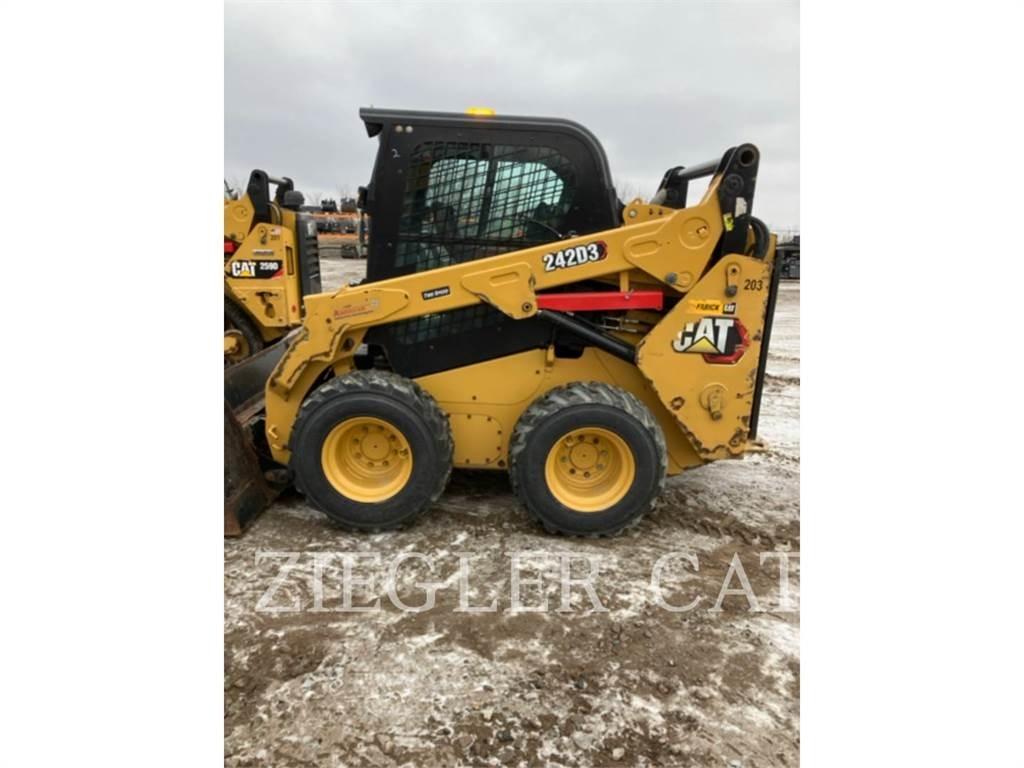 CAT 242D3 Skid steer mini utovarivači