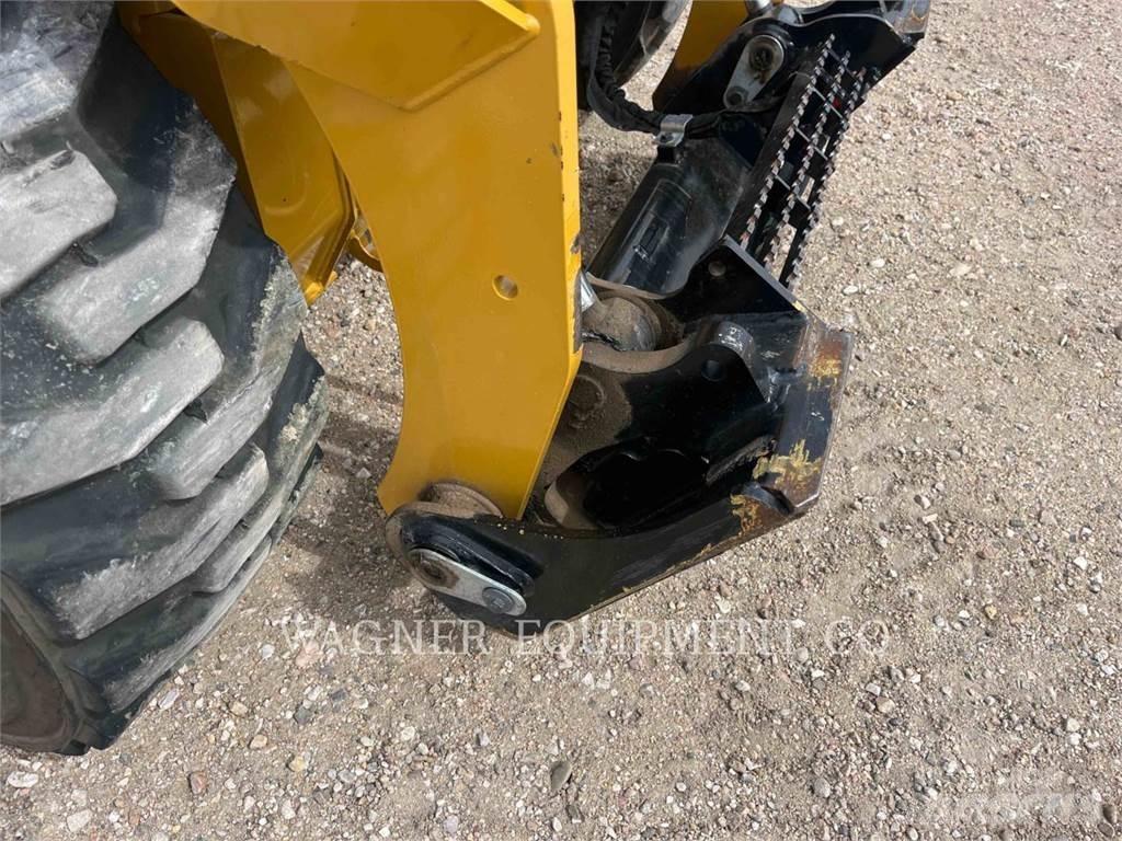 CAT 242D3 Skid steer mini utovarivači