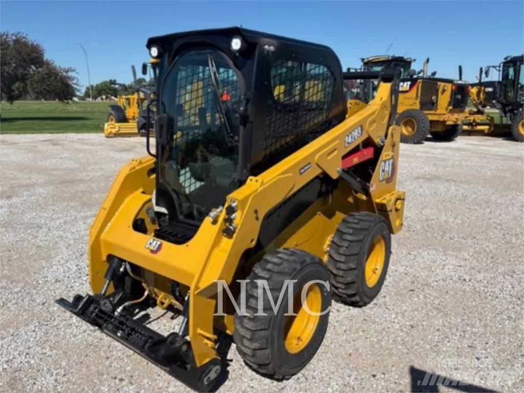 CAT 242D3 Skid steer mini utovarivači