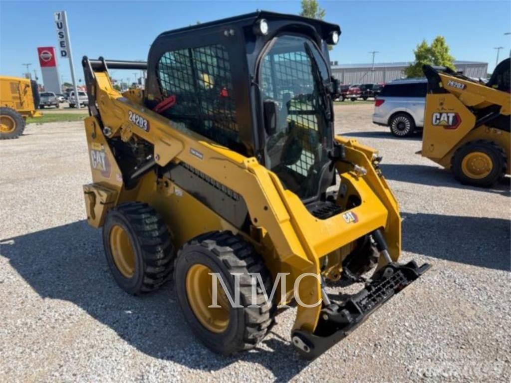 CAT 242D3 Skid steer mini utovarivači