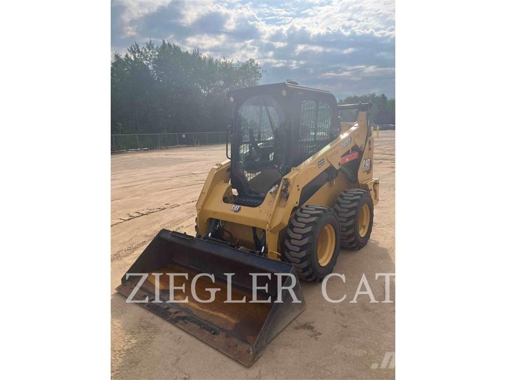 CAT 242D3 Skid steer mini utovarivači