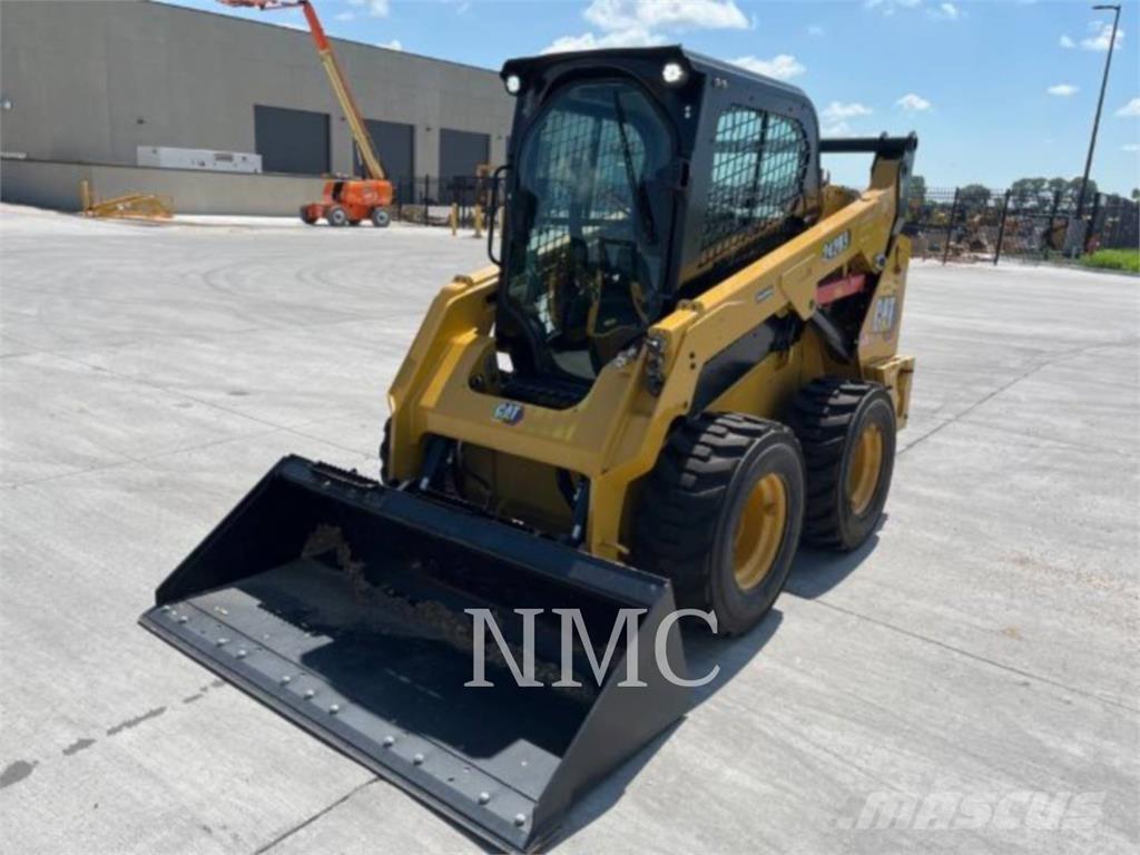 CAT 242D3 Skid steer mini utovarivači