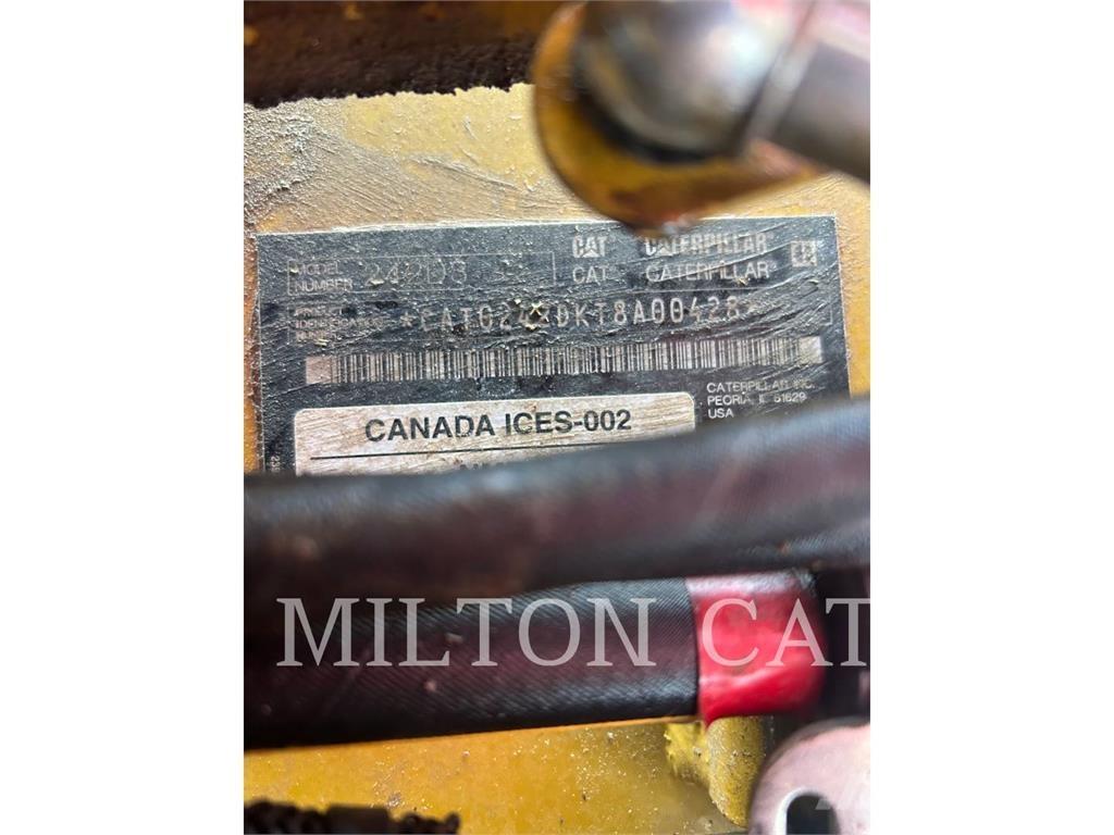 CAT 242D3 Skid steer mini utovarivači