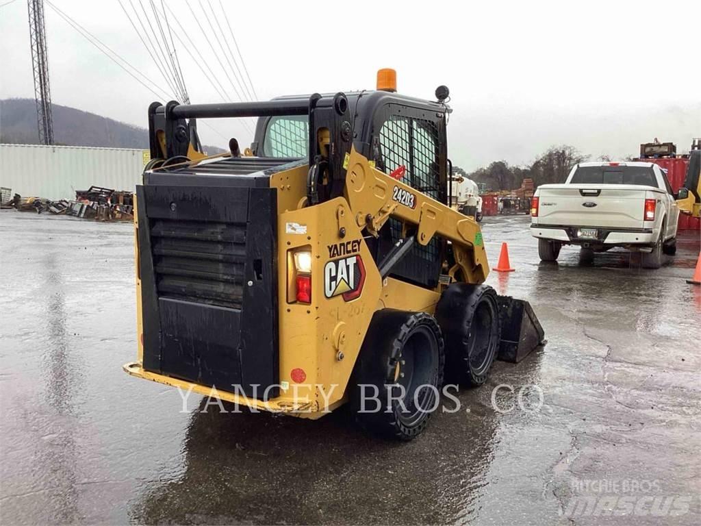 CAT 242D3 AC Skid steer mini utovarivači
