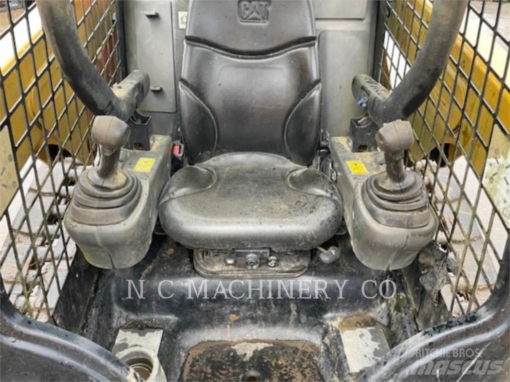 CAT 249D Skid steer mini utovarivači