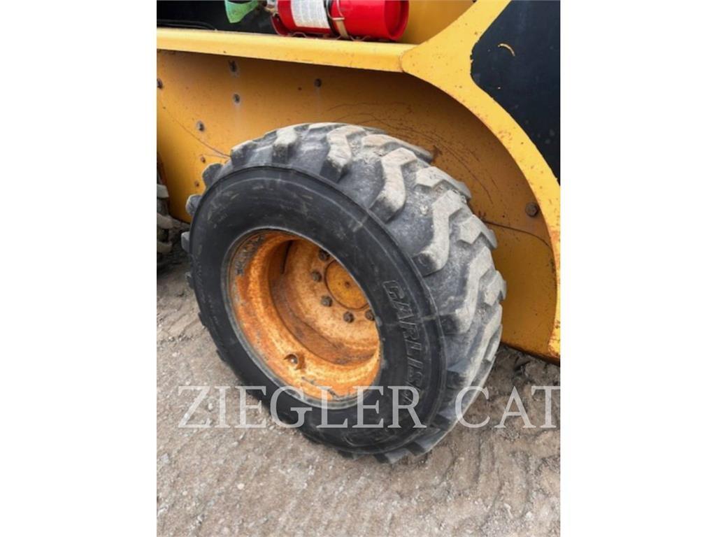 CAT 262 Skid steer mini utovarivači