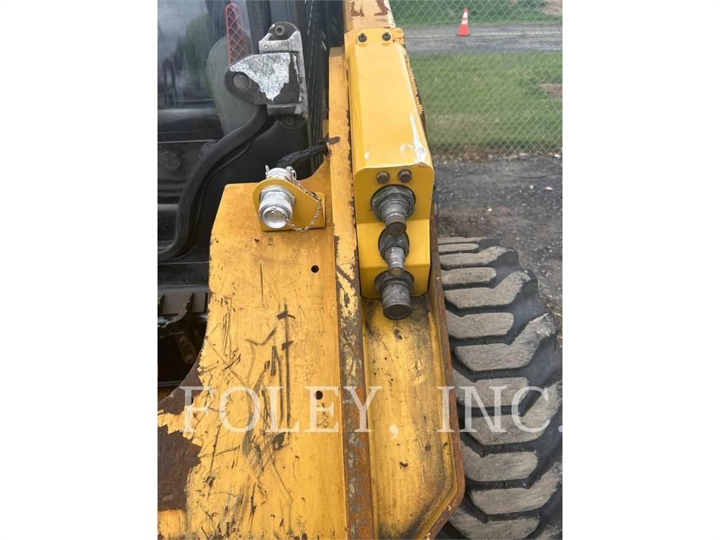 CAT 262D Skid steer mini utovarivači